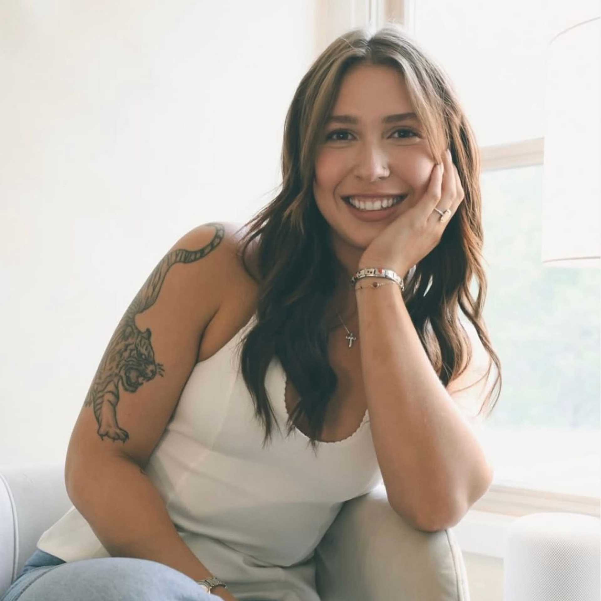 Portrait of Elizabeth, a professional stylist at Stella Beauty, showcasing their expertise and style.